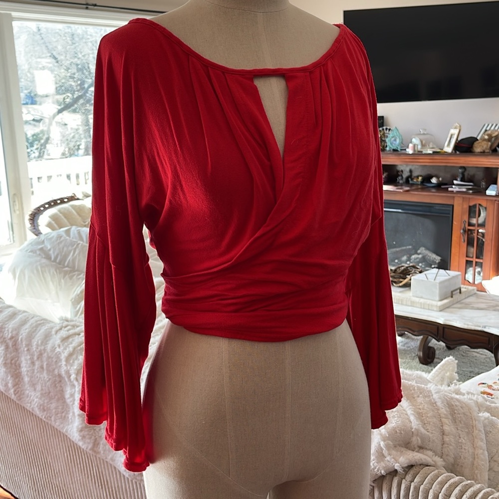 Free people flare sleeve crop. Jersey material. Size xs